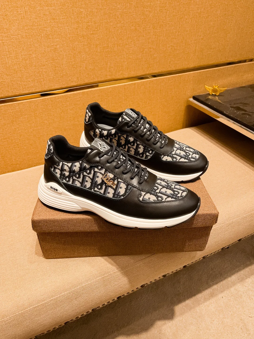 Men's shoes 💰 440💰🔥[Dior] Men's high-end brand of shoes official website 1:1 latest masterpiece: the upper is made of first-layer cowhide imported from Italy, with a comfortable and breathable lining➕original non-slip and wear-resistant outsole🔥, making walking more convenient and comfortable! An exclusive new model, a stunning work, a beautiful 1:1 replica [color] compared to the official quality! Create a fashionable personality to set off your uniqueness! A must-have for trendy men! Classic 🔥Size: 38-44 Color: 🔥Multiple colors available